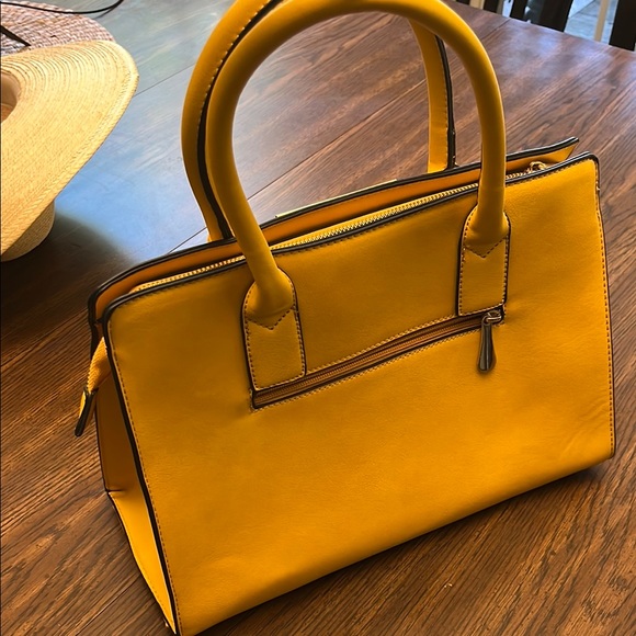 Elegant Yellow Croc-Embossed Satchel - Picture 2 of 4